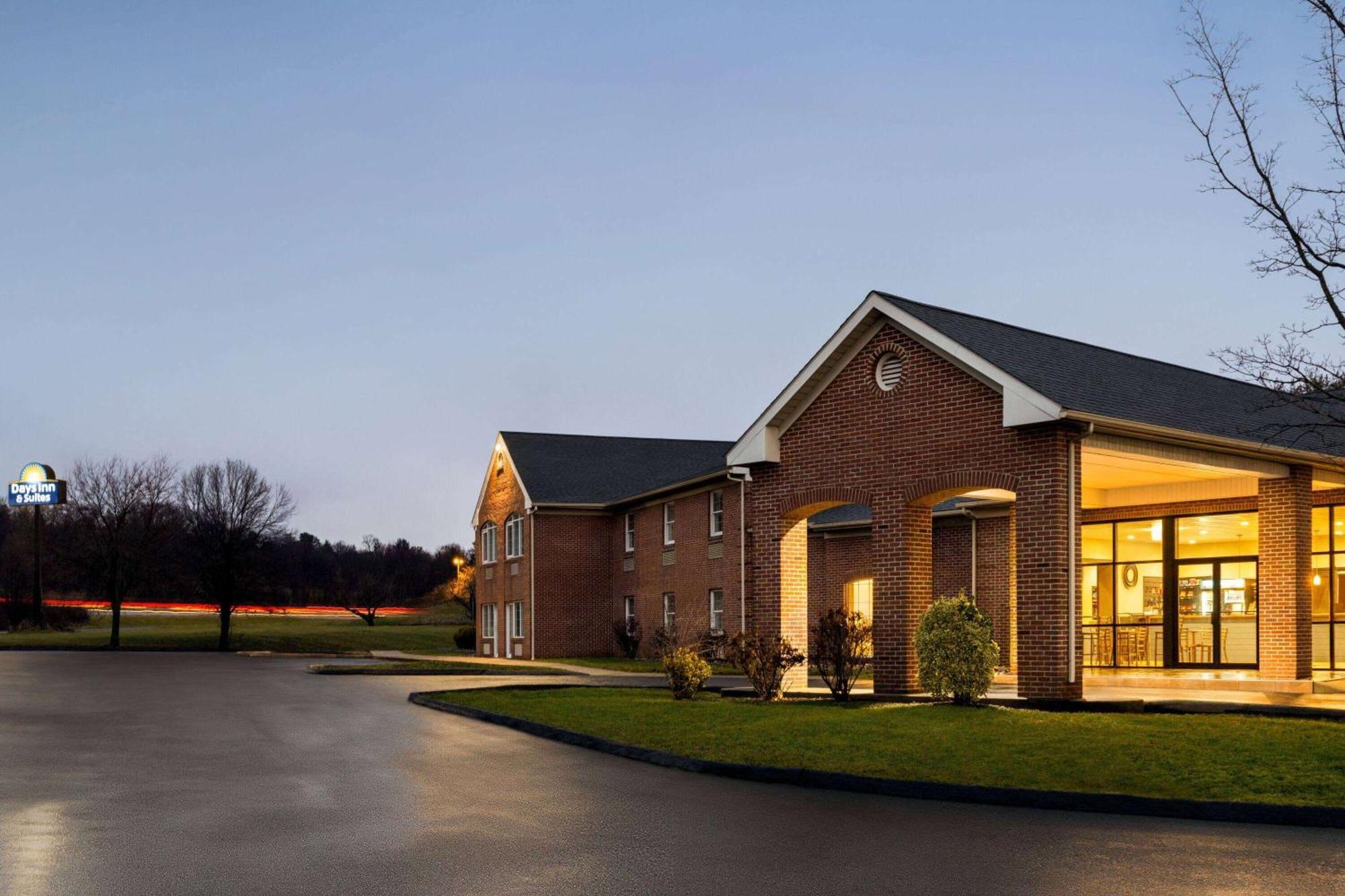 Days Inn & Suites By Wyndham Lancaster Amish Country Mountville Exterior foto